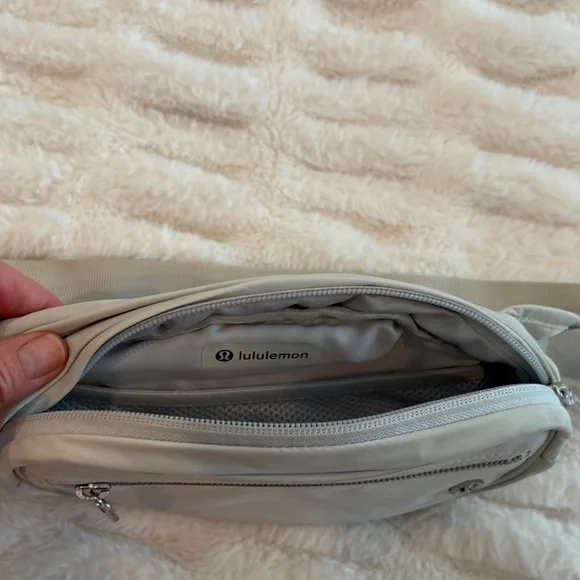 Lululemon Athletica Gray Belt Bag - Picture 5 of 7